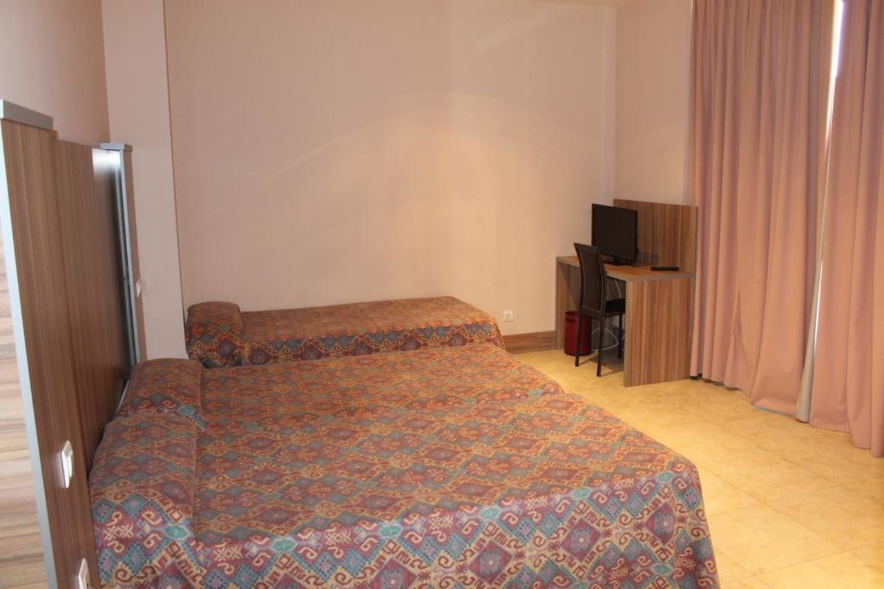Hotel Camino Real Duenas ภายนอก รูปภาพ
