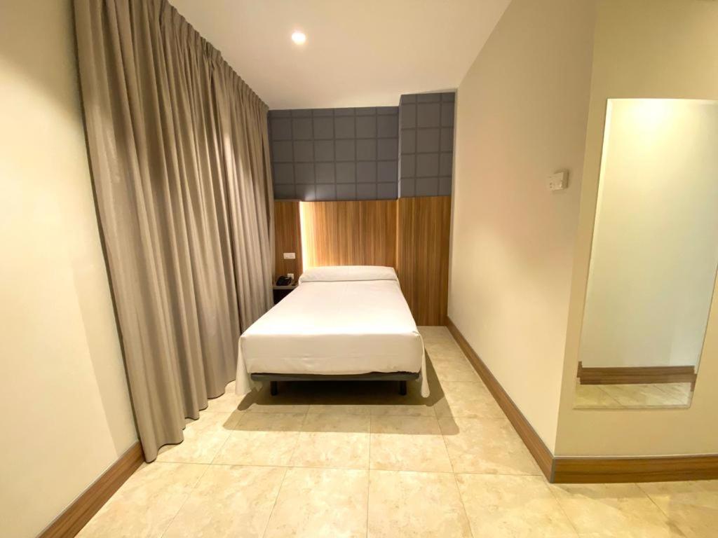 Hotel Camino Real Duenas ภายนอก รูปภาพ