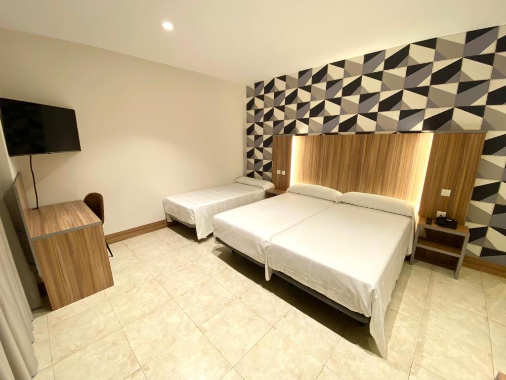 Hotel Camino Real Duenas ภายนอก รูปภาพ