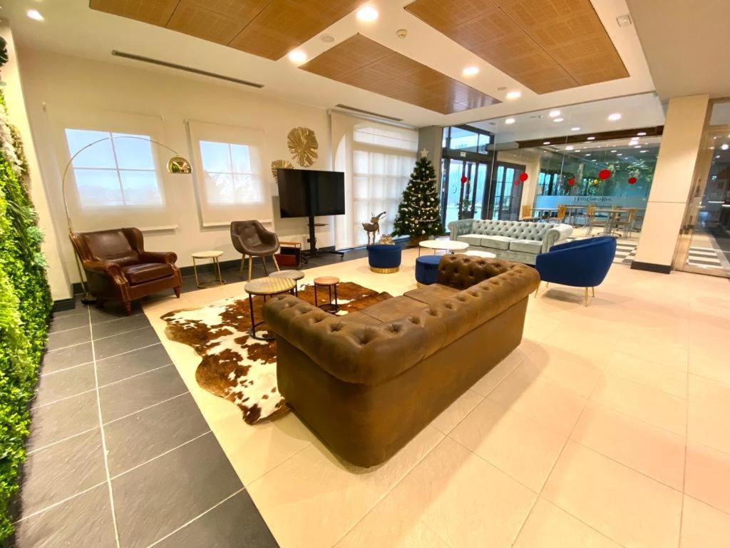 Hotel Camino Real Duenas ภายนอก รูปภาพ