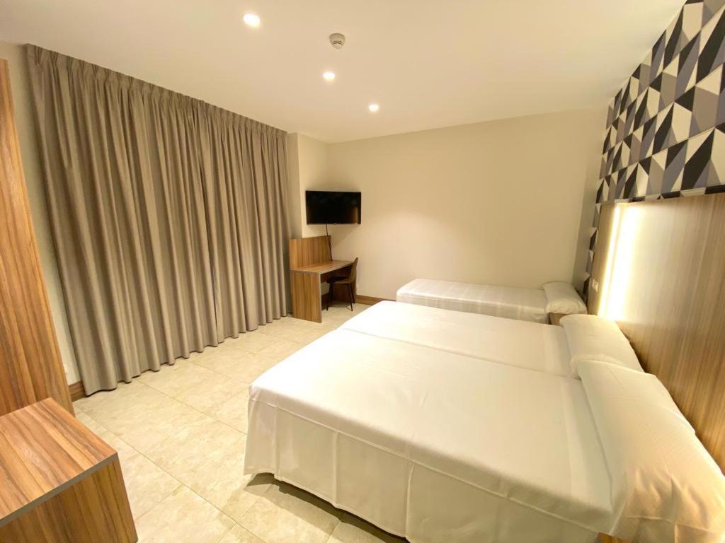 Hotel Camino Real Duenas ภายนอก รูปภาพ