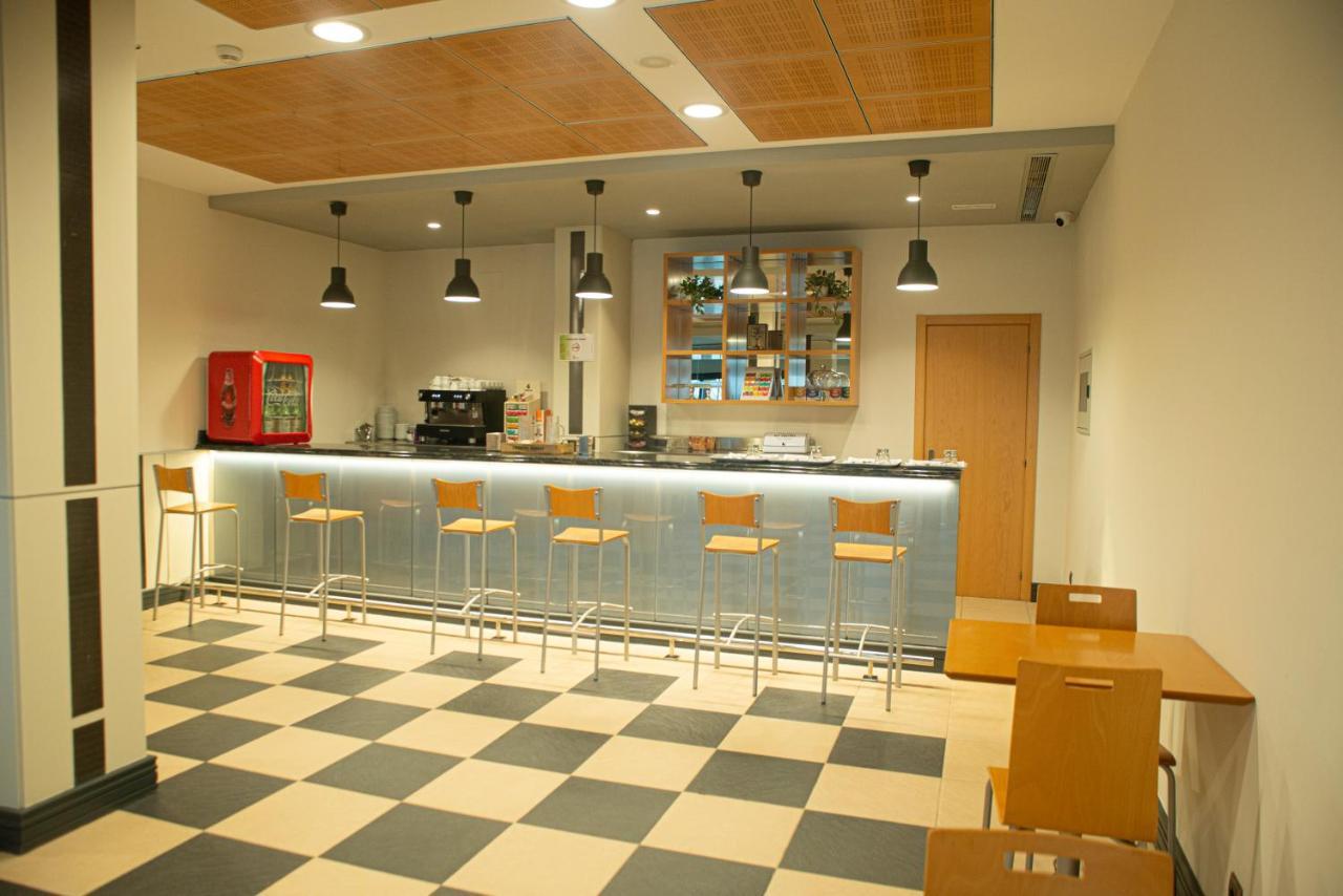 Hotel Camino Real Duenas ภายนอก รูปภาพ