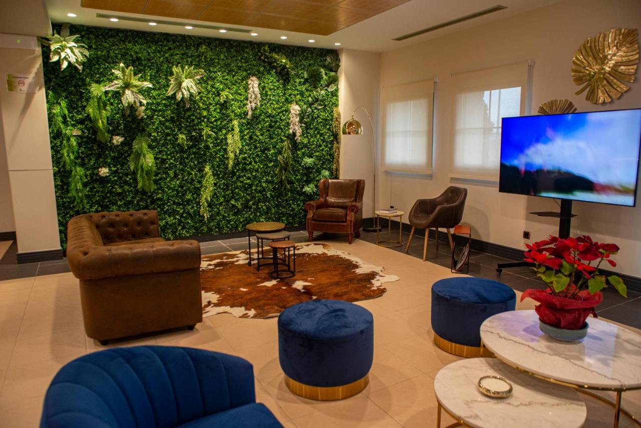 Hotel Camino Real Duenas ภายนอก รูปภาพ