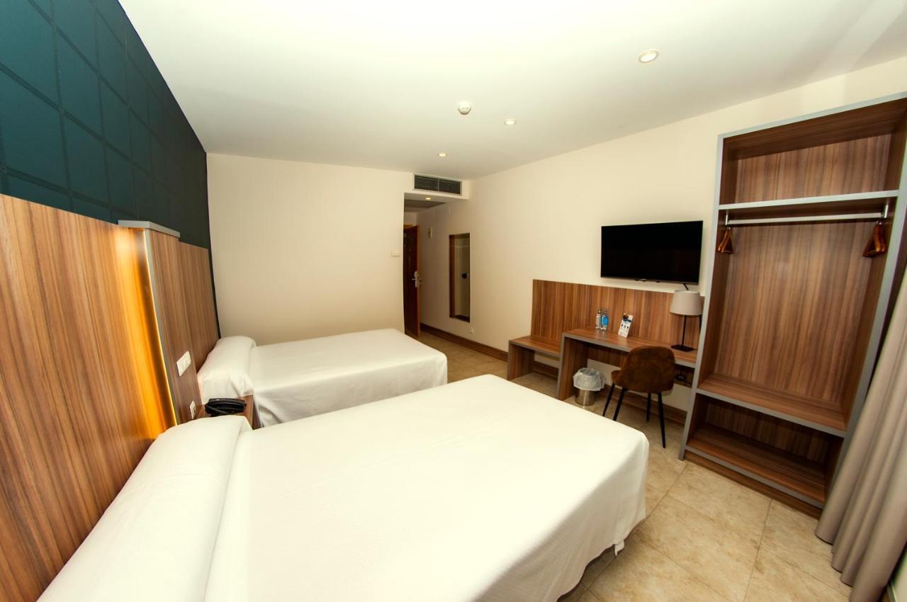 Hotel Camino Real Duenas ภายนอก รูปภาพ