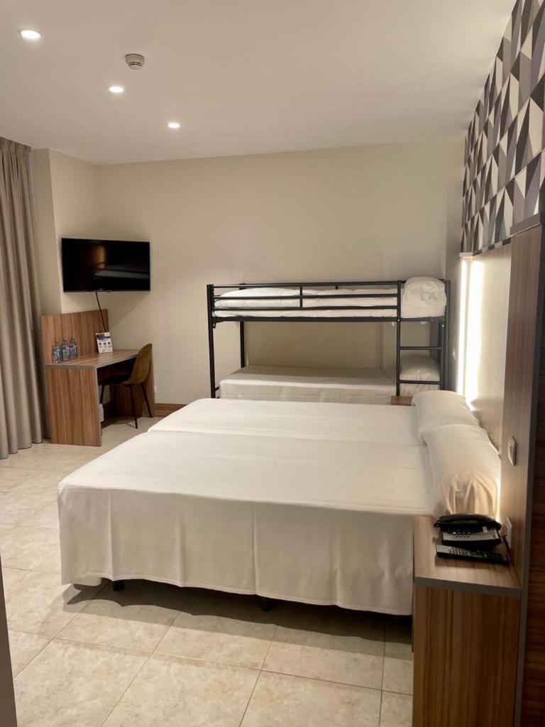 Hotel Camino Real Duenas ภายนอก รูปภาพ