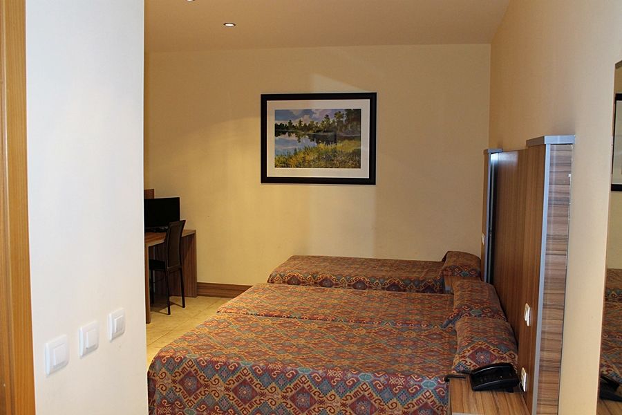 Hotel Camino Real Duenas ภายนอก รูปภาพ
