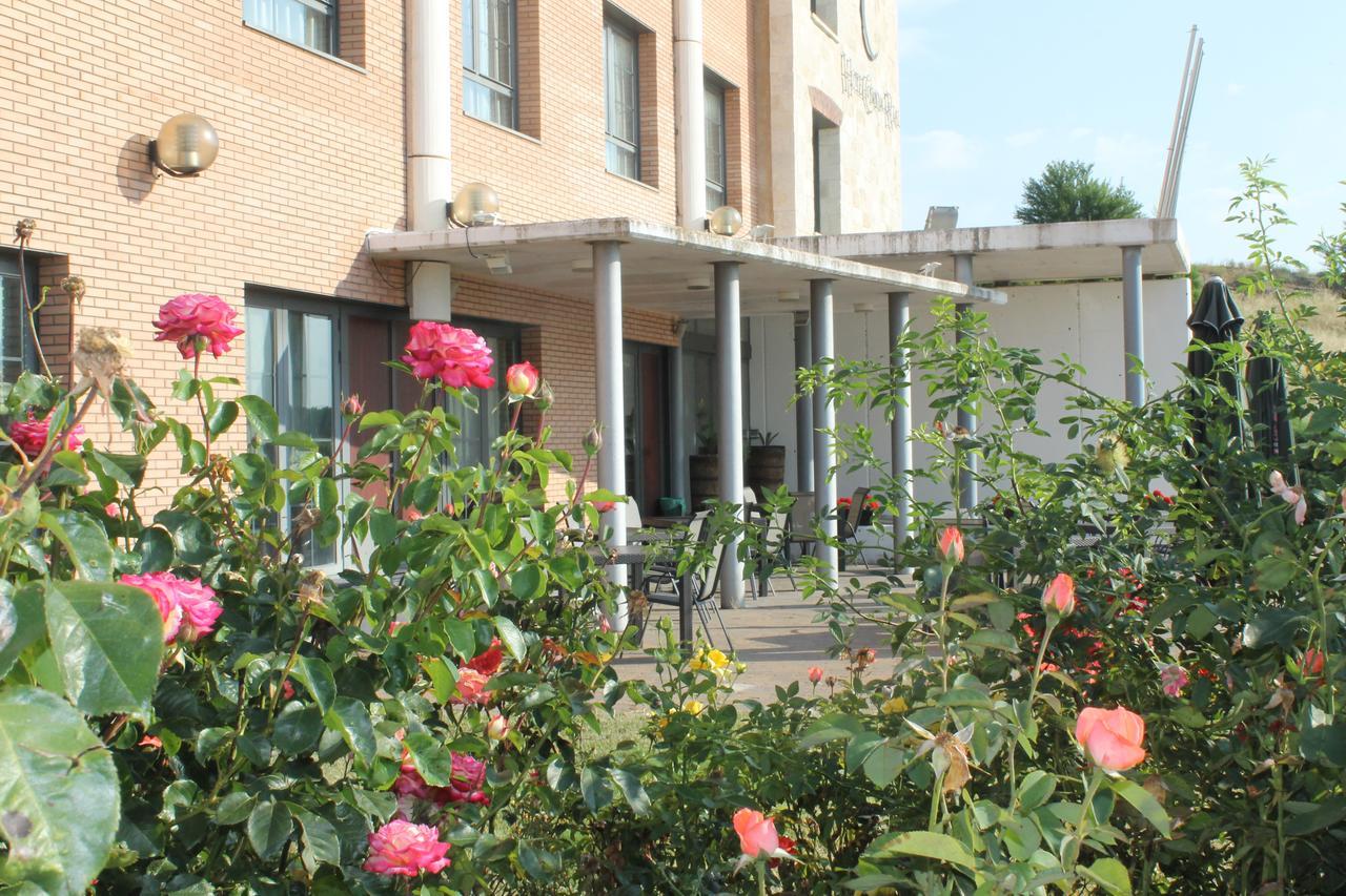 Hotel Camino Real Duenas ภายนอก รูปภาพ